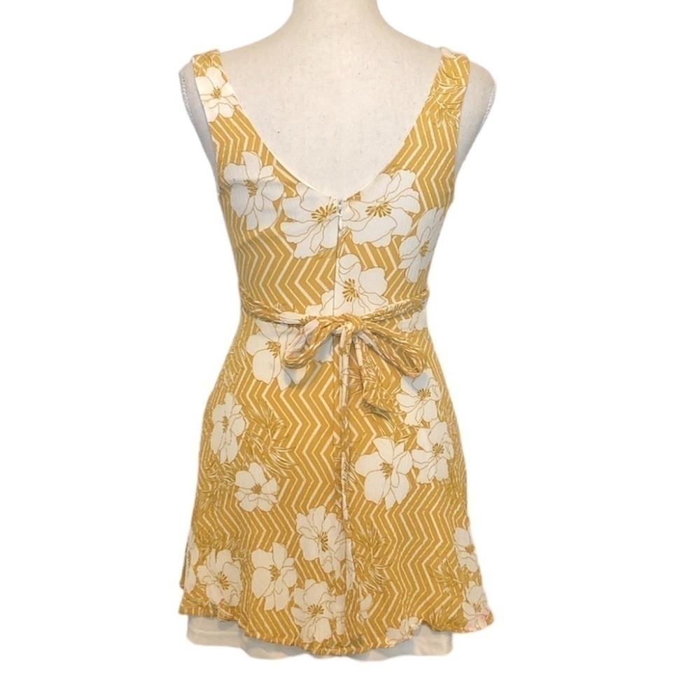 LULU'S Women's Wonderful Ways Yellow Floral Print Faux Wrap Skater Dress XS Yell - Picture 12 of 13
